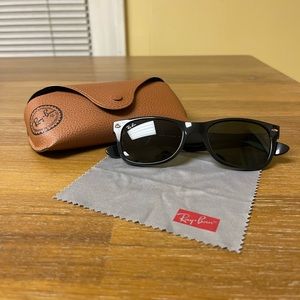 Ray-Ban New Wayferer 901 - Non Polarized Green Lenses